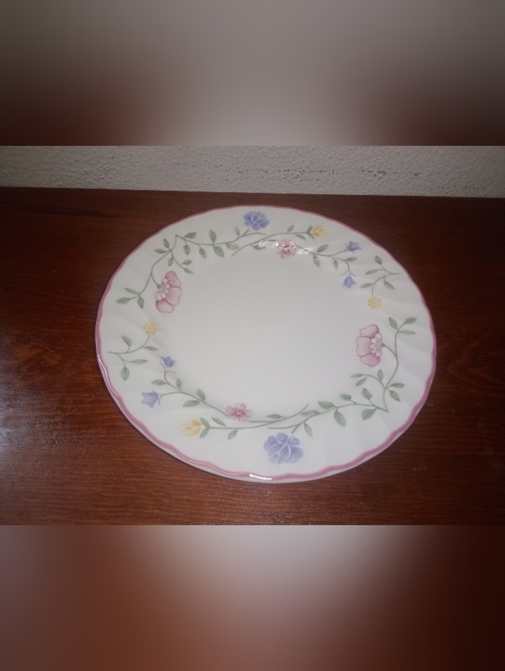 Vintage Johnson Brothers Summer Chintz  6 1/8" Diameter Plate
